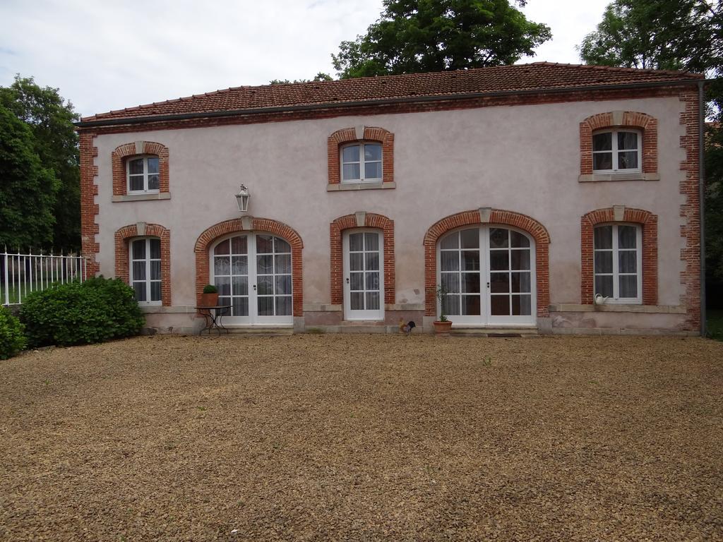 Château Mesny Gite Au Fil des Pages Vic-sur-Seille Exterior foto