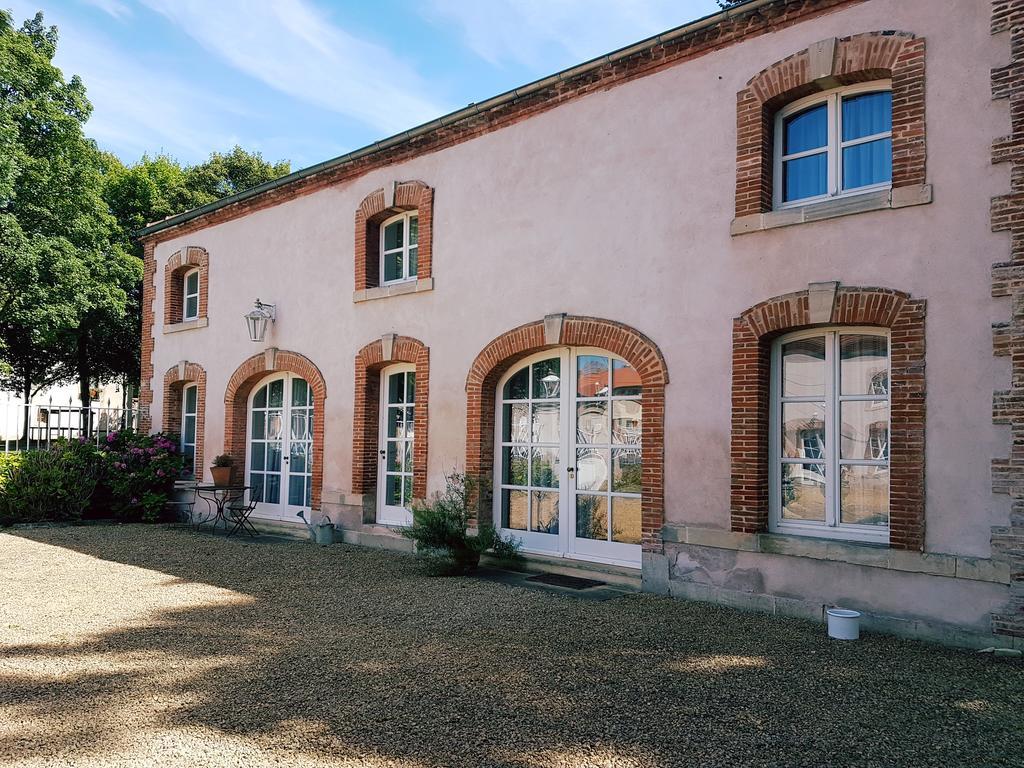 Château Mesny Gite Au Fil des Pages Vic-sur-Seille Exterior foto